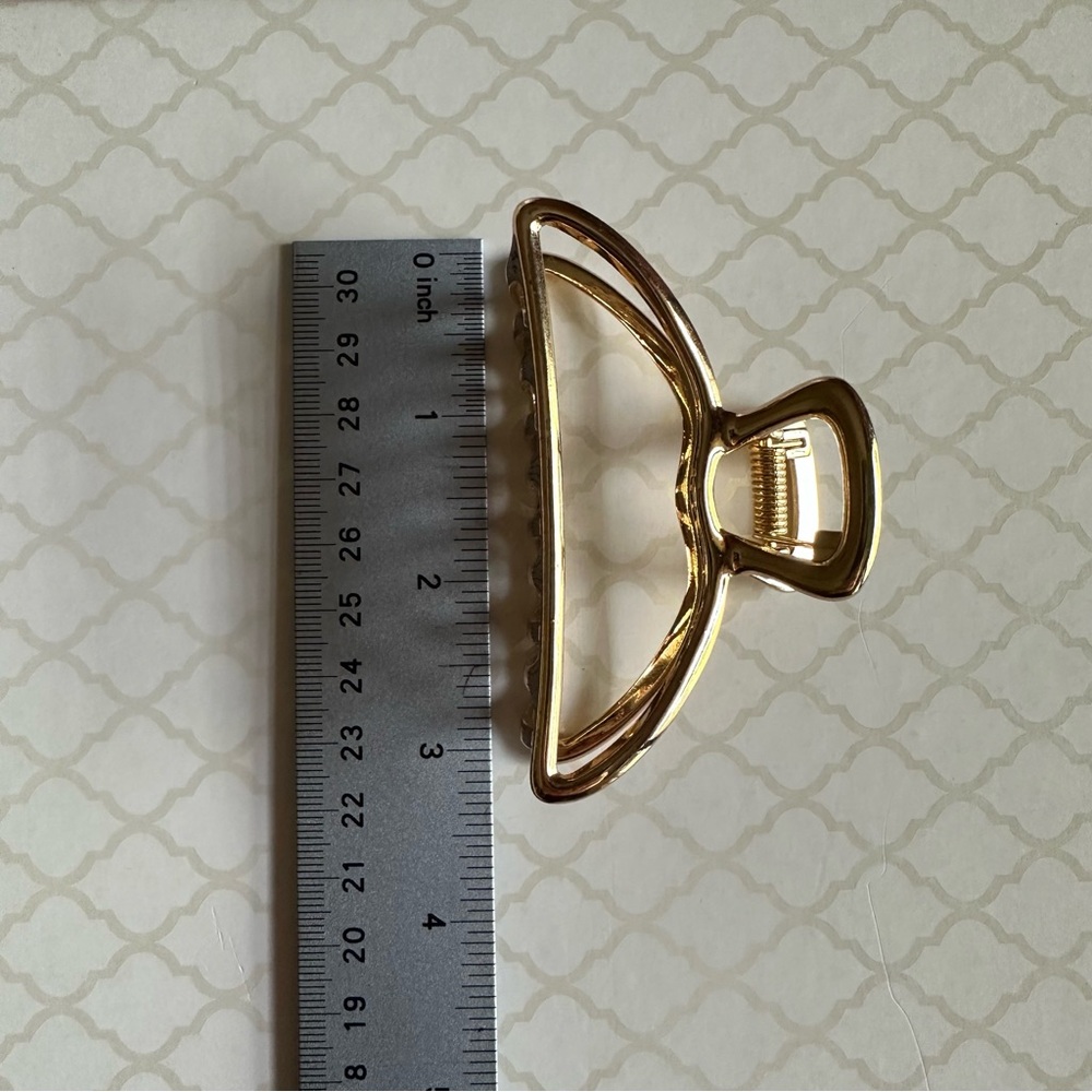 Kitsch Gold Open Shape Claw Clips - Picture 5 of 7